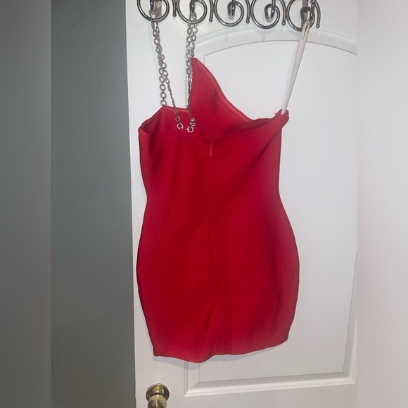 H:ours ALISHA ONE SHOULDER DRESS IN RED Size Medium - Picture 11 of 15